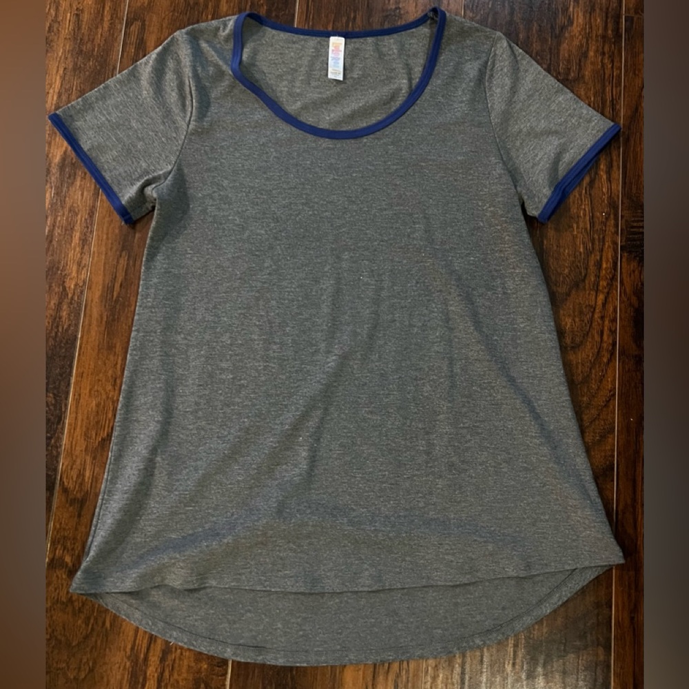 XS LuLaRoe Classic tee. Dark gray w/ dark blue @ neck